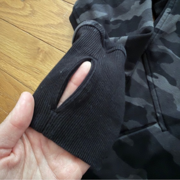 Athleta Triumph Full Zip Jacket Black Gray Camo Size Medium Gym Sport Sweatshirt - Picture 9 of 12